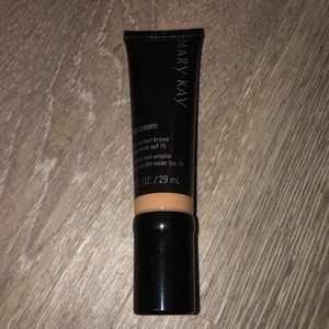 Mary Kay Sunscreen LIGHT TO MEDIUM tint